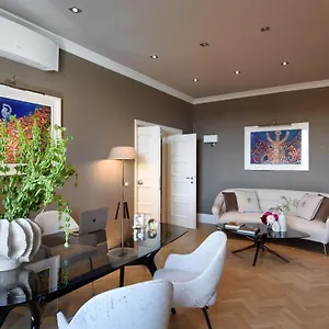 Apart-hotel Tornabuoni Collection Residenza D'epoca, Florença